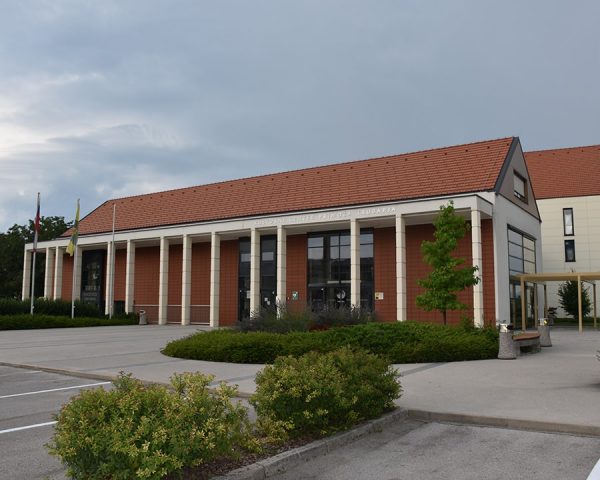 Kulturní centrum Primože Trubarja, Šentjernej, Slovinsko